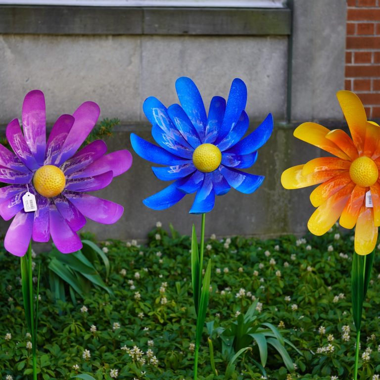 Outdoor metal flower stakes