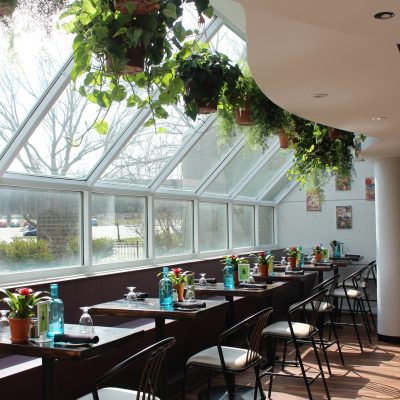 greenhouse-cafe-empty (2) window seating along greenhouse windows